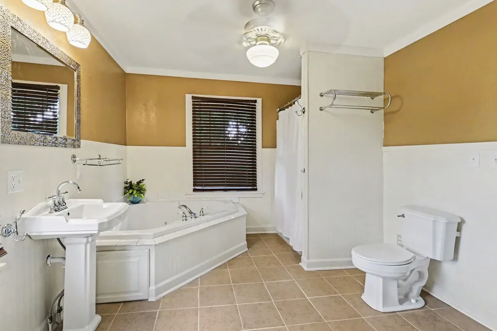 1504 Greenwood Avenue Jackson City MI 49203