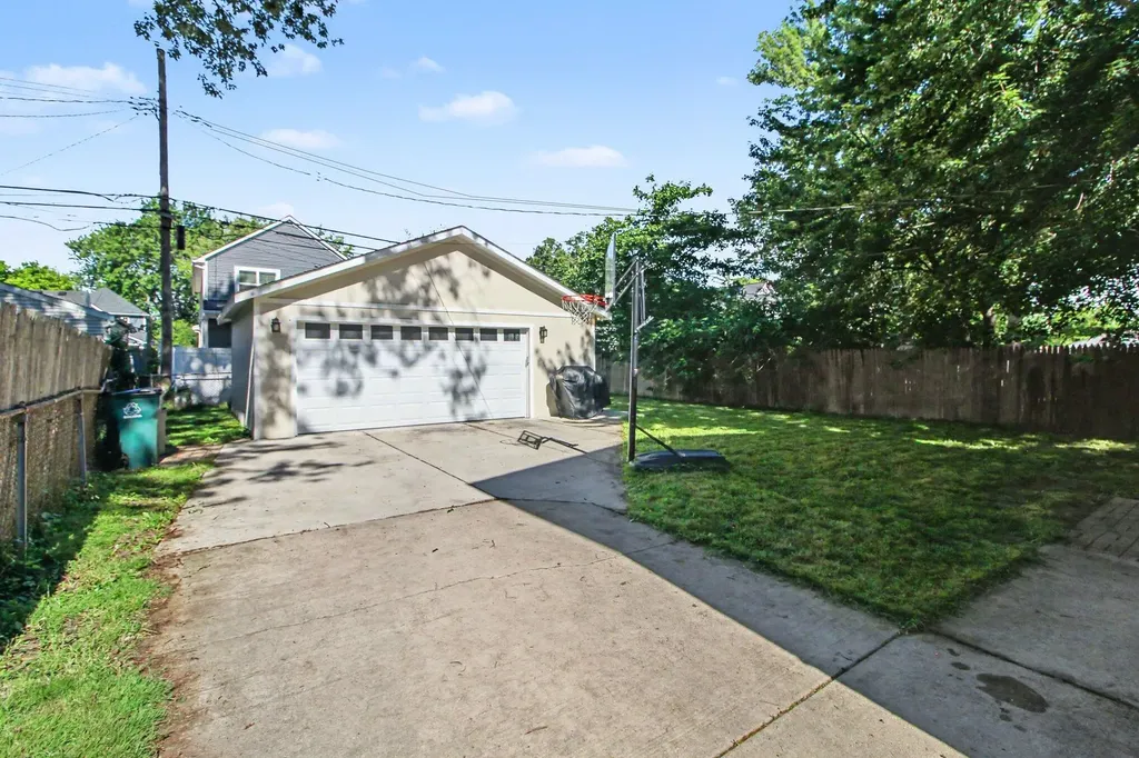 3971 Thomas Avenue Berkley City MI 48072