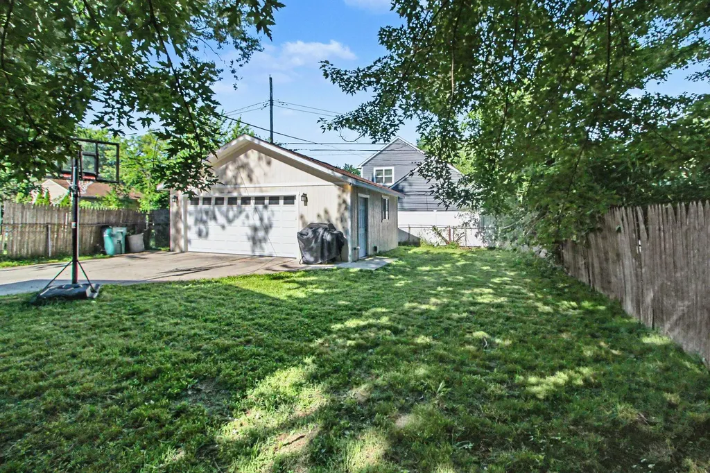 3971 Thomas Avenue Berkley City MI 48072