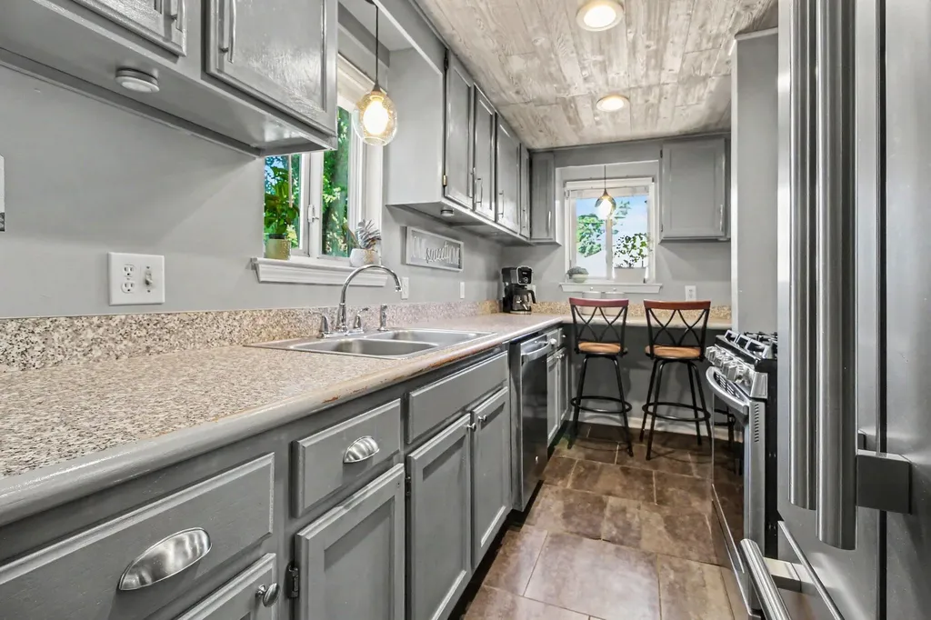 3971 Thomas Avenue Berkley City MI 48072