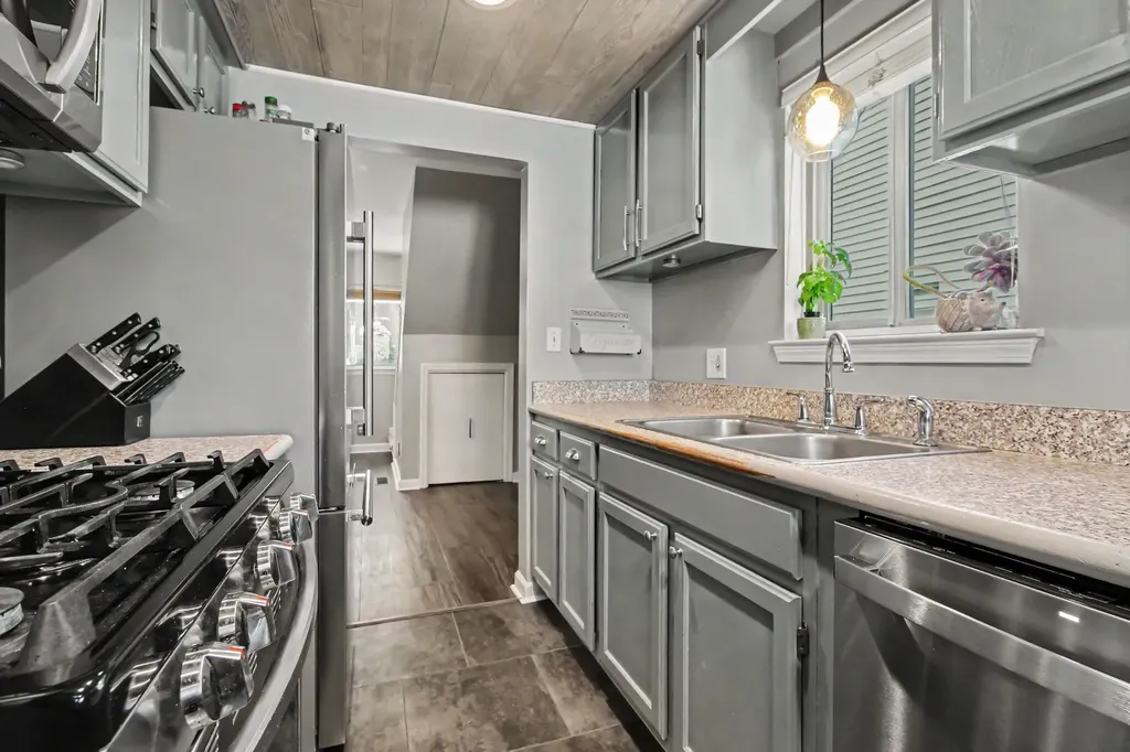 3971 Thomas Avenue Berkley City MI 48072
