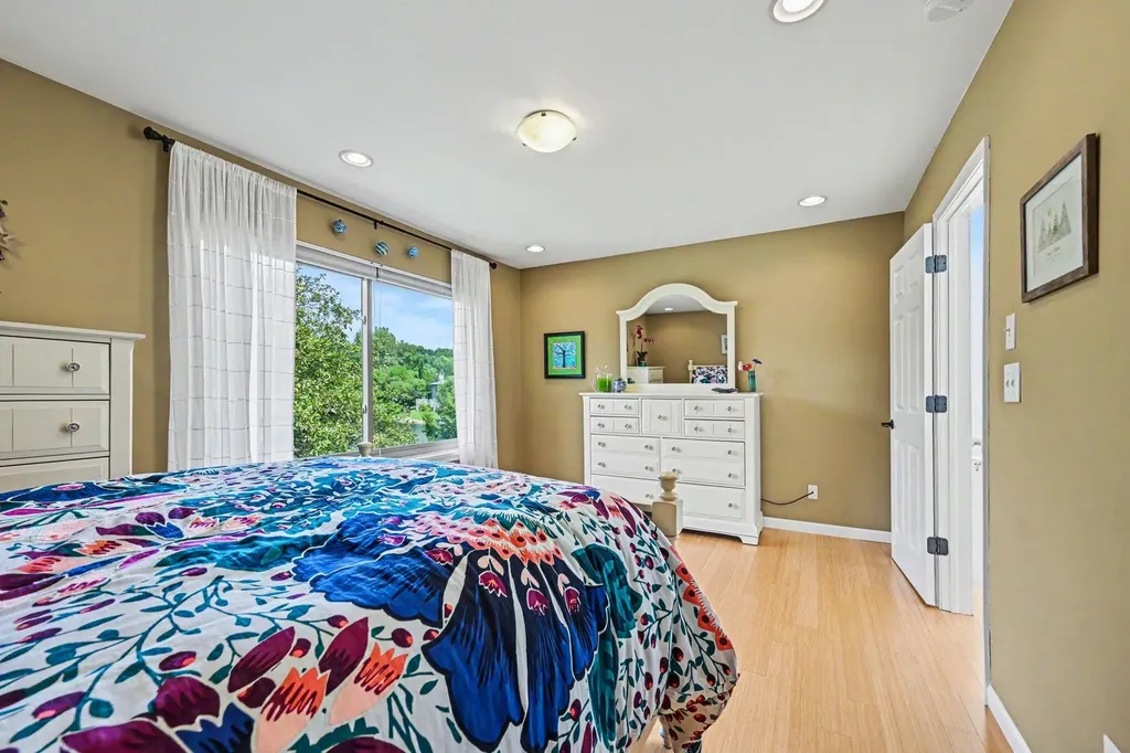 620 Peninsula Court Ann Arbor City MI 48105
