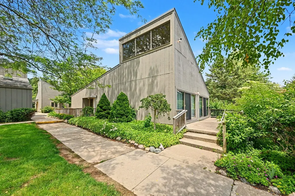 620 Peninsula Court Ann Arbor City MI 48105