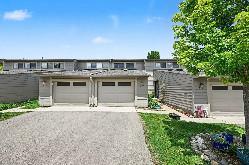 620 Peninsula Court Ann Arbor City MI 48105