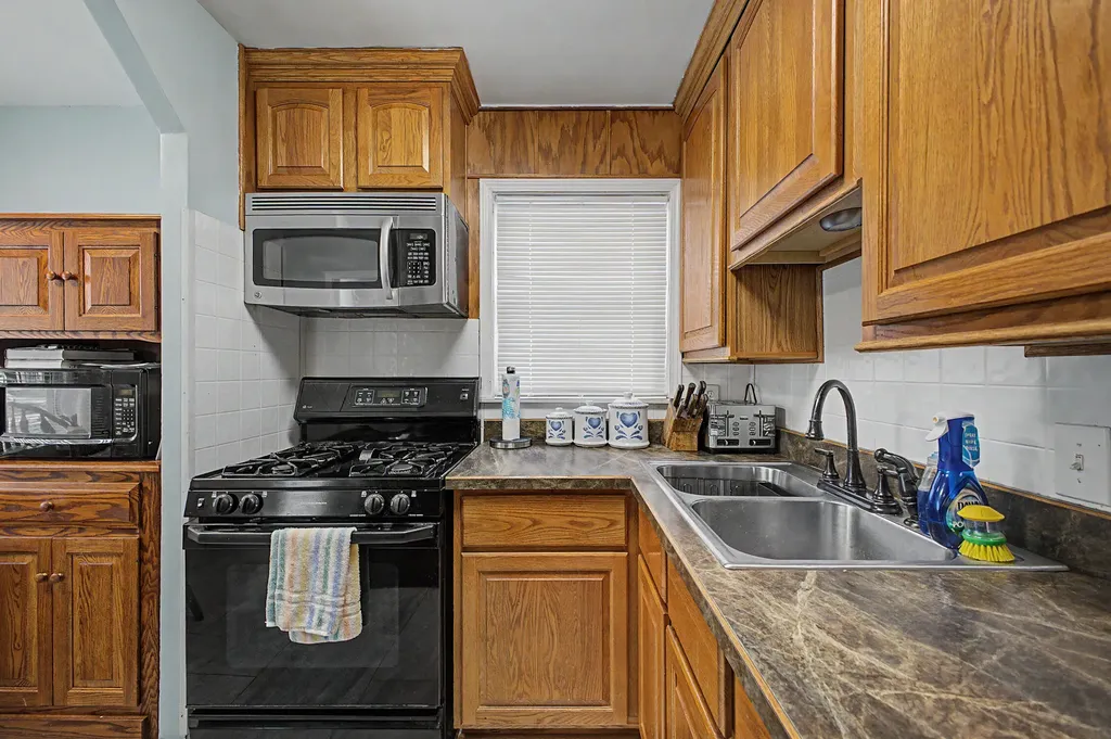 26154 Pennie Street Dearborn Heights City MI 48125