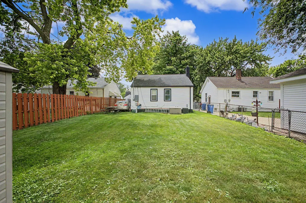 26154 Pennie Street Dearborn Heights City MI 48125
