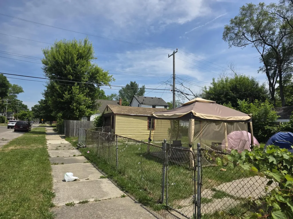 14056 Grandville Avenue Detroit City MI 48223