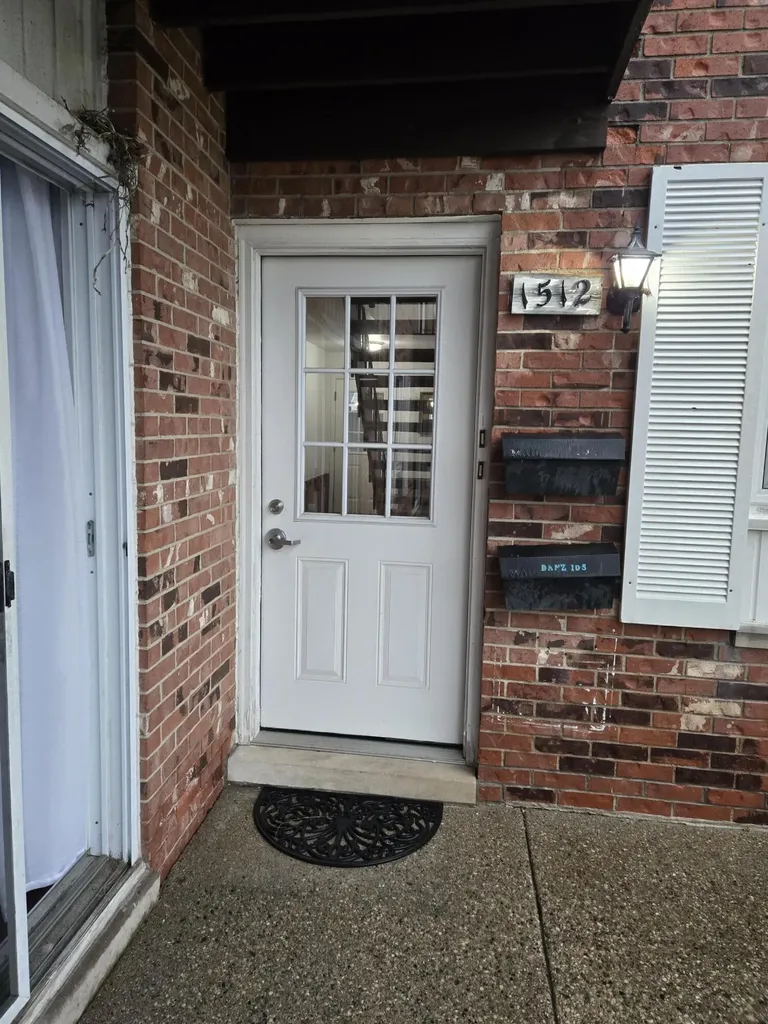 1512 Normandy Court Royal Oak City MI 48073