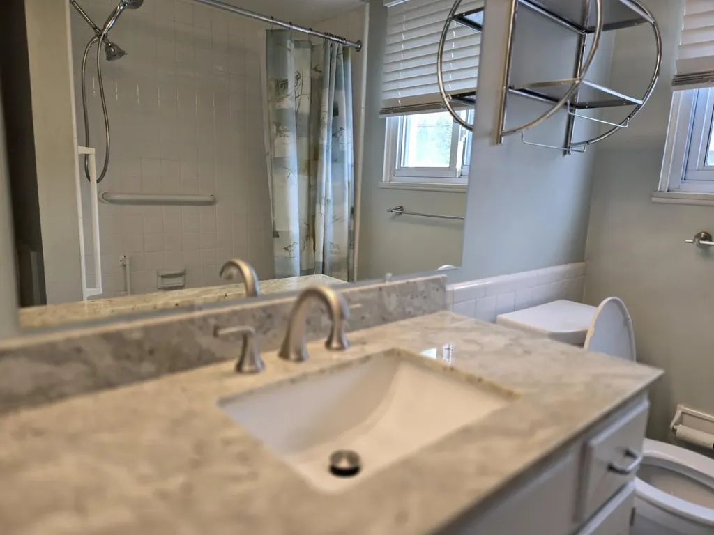 1512 Normandy Court Royal Oak City MI 48073