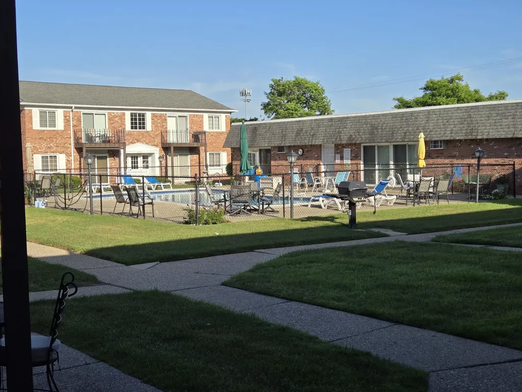 1512 Normandy Court Royal Oak City MI 48073
