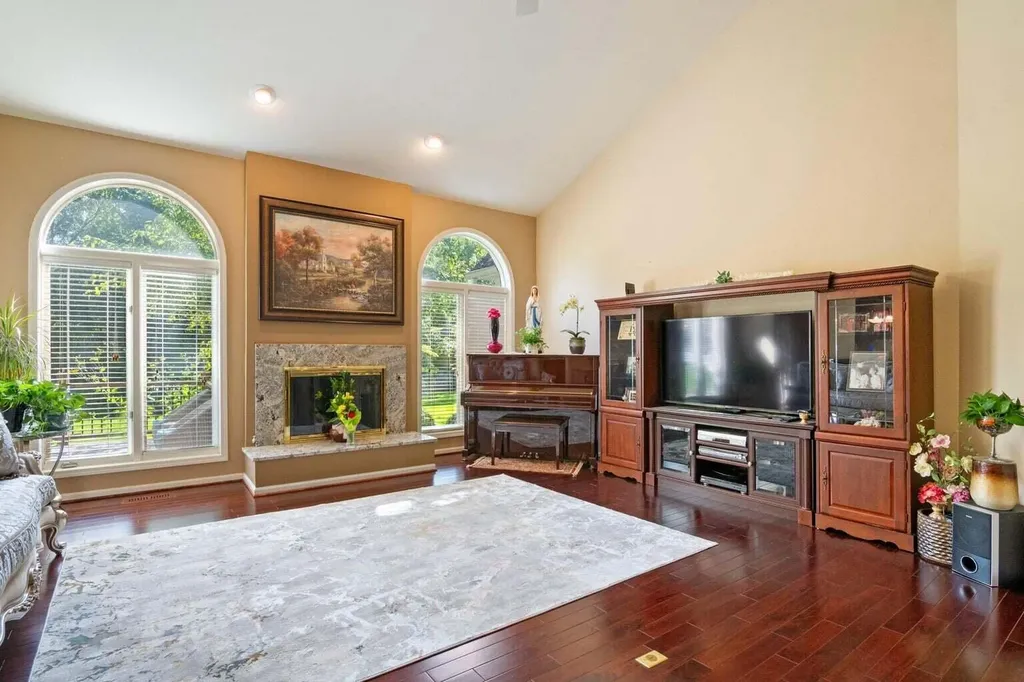 6568 Crabapple Drive Troy City MI 48098