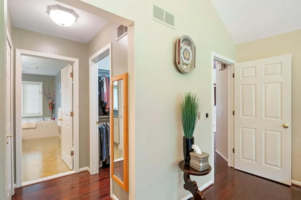 6568 Crabapple Drive Troy City MI 48098