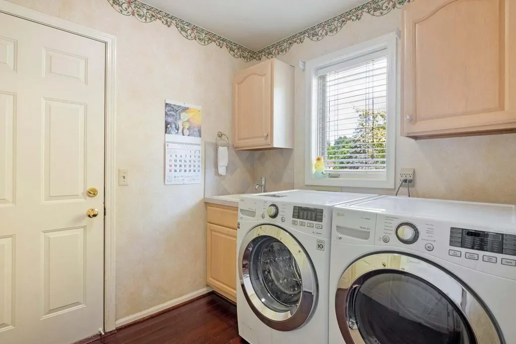 6568 Crabapple Drive Troy City MI 48098