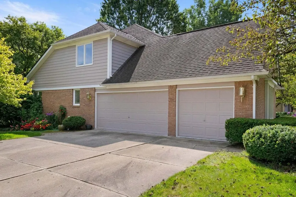 6568 Crabapple Drive Troy City MI 48098