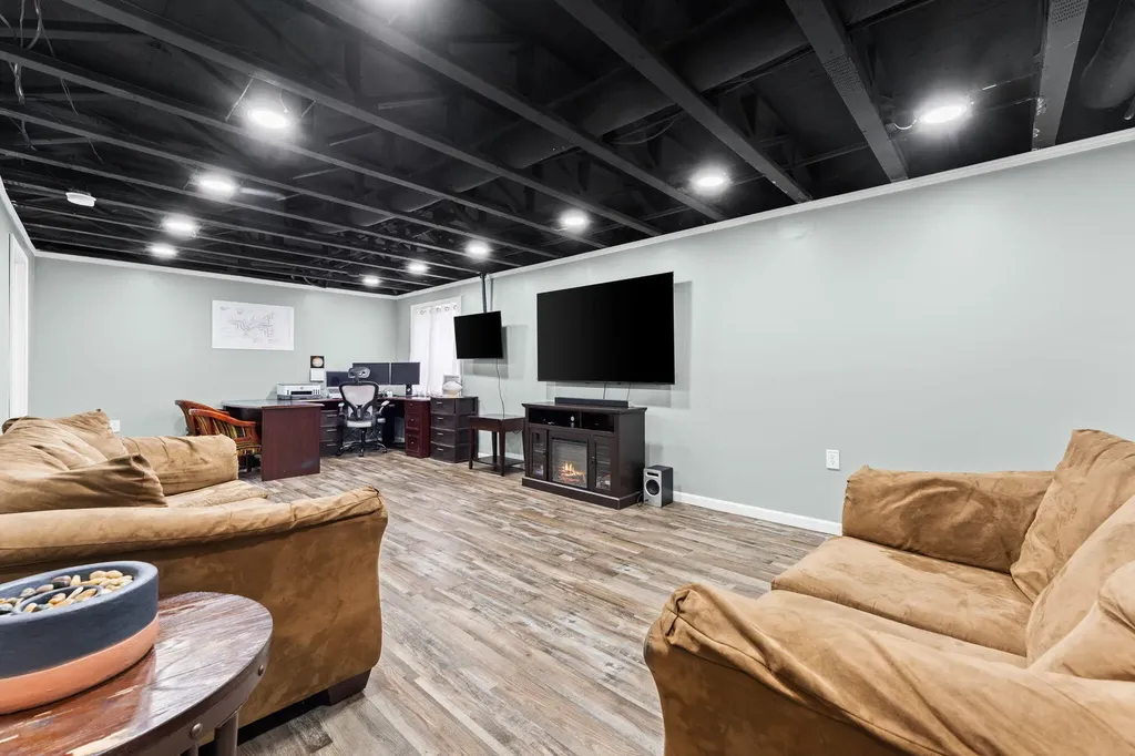16901 Aberdeen Drive Romulus City MI 48174