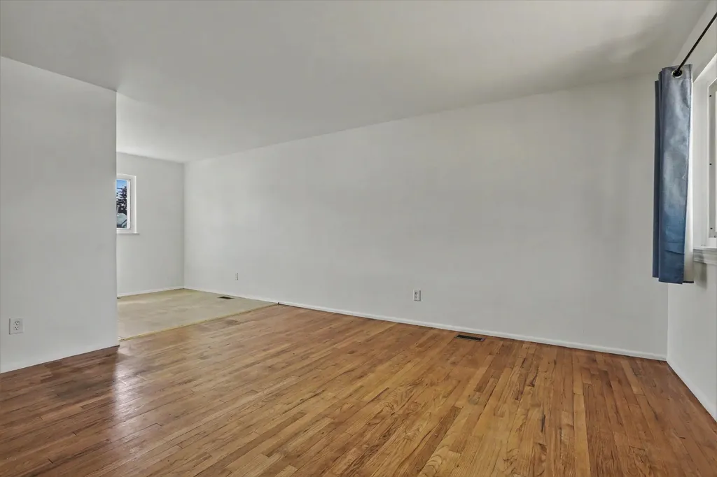 1302 Commonwealth Avenue Ypsilanti Charter Township MI 48198