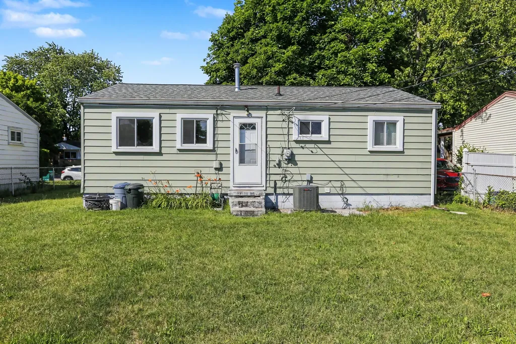 1302 Commonwealth Avenue Ypsilanti Charter Township MI 48198