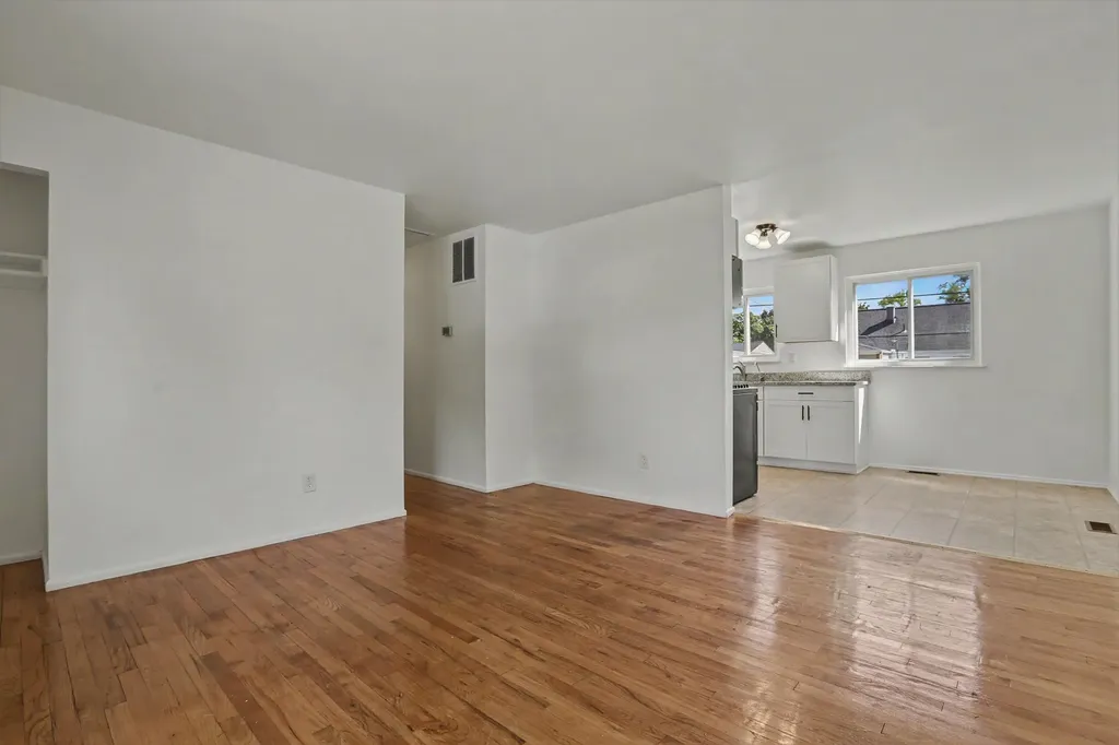 1302 Commonwealth Avenue Ypsilanti Charter Township MI 48198