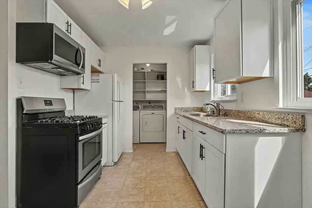 1302 Commonwealth Avenue Ypsilanti Charter Township MI 48198