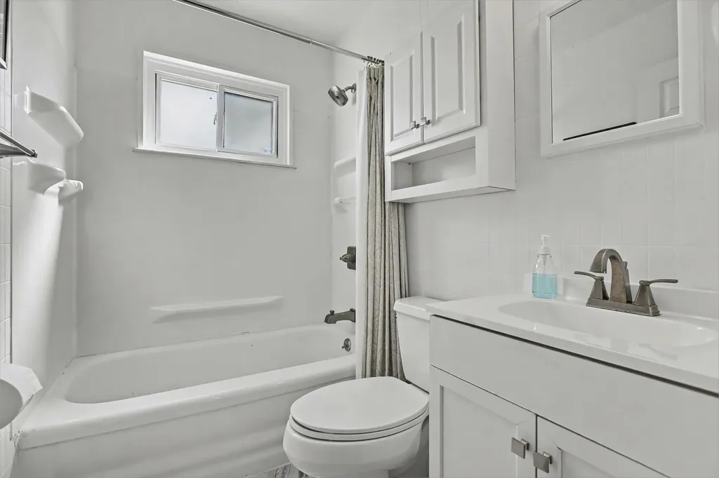 1302 Commonwealth Avenue Ypsilanti Charter Township MI 48198