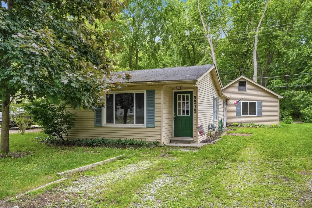9535 Listeria Street Commerce Charter Township MI 48382