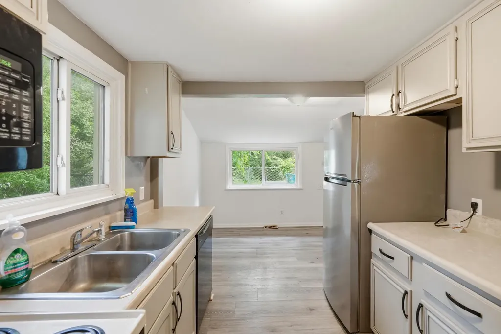 9535 Listeria Street Commerce Charter Township MI 48382
