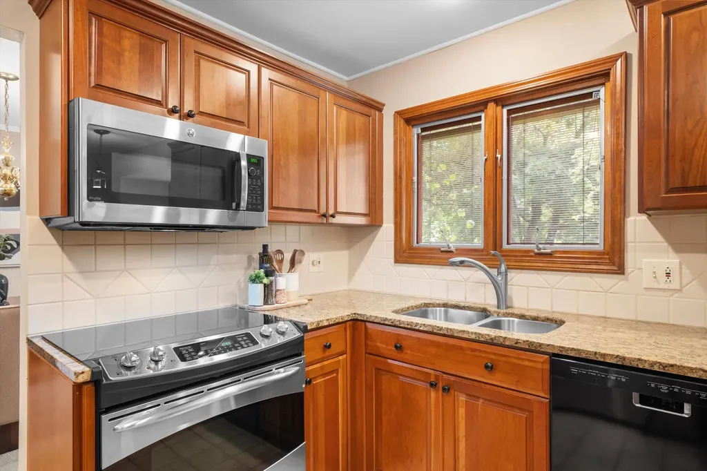 2457 Traver Boulevard Ann Arbor City MI 48105