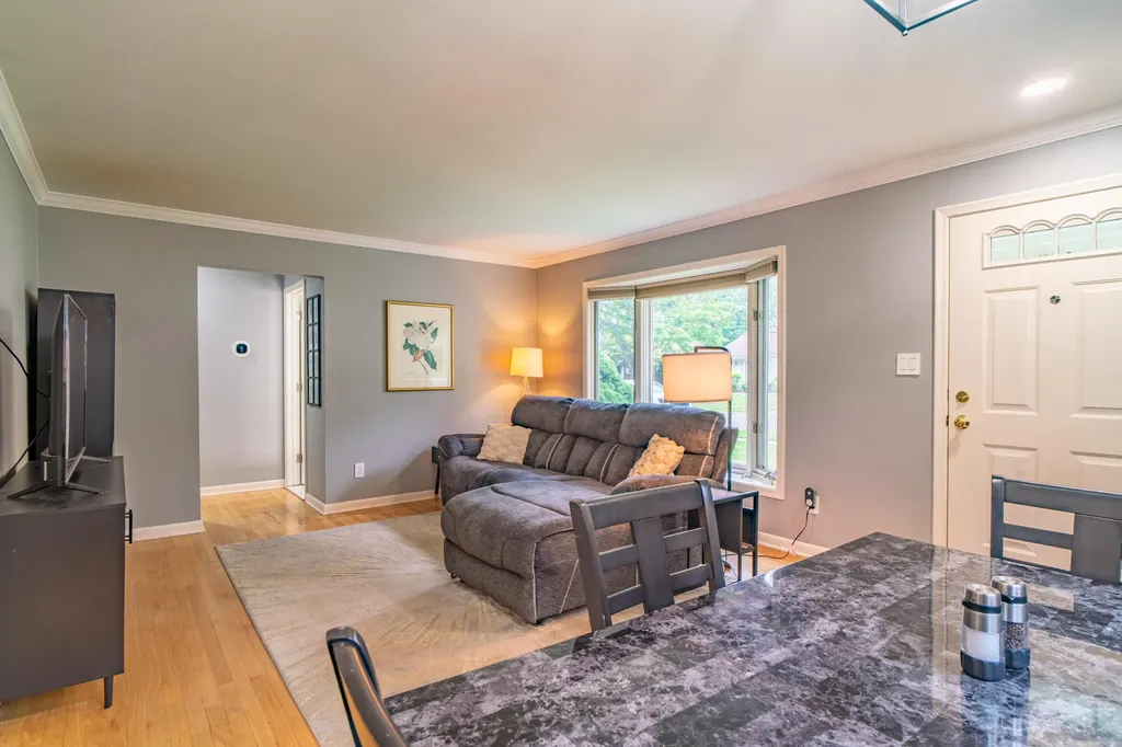 24024 Colchester Drive Farmington Hills City MI 48336