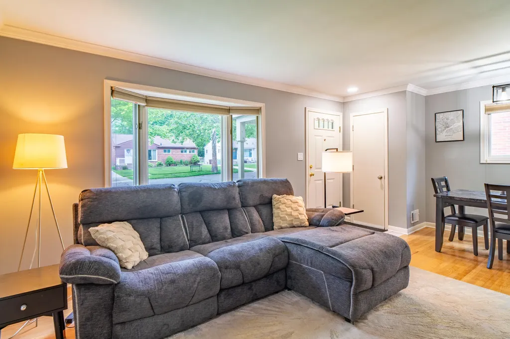 24024 Colchester Drive Farmington Hills City MI 48336