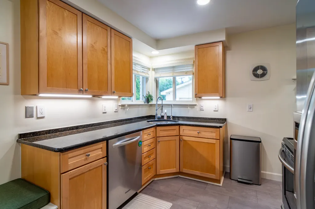 24024 Colchester Drive Farmington Hills City MI 48336