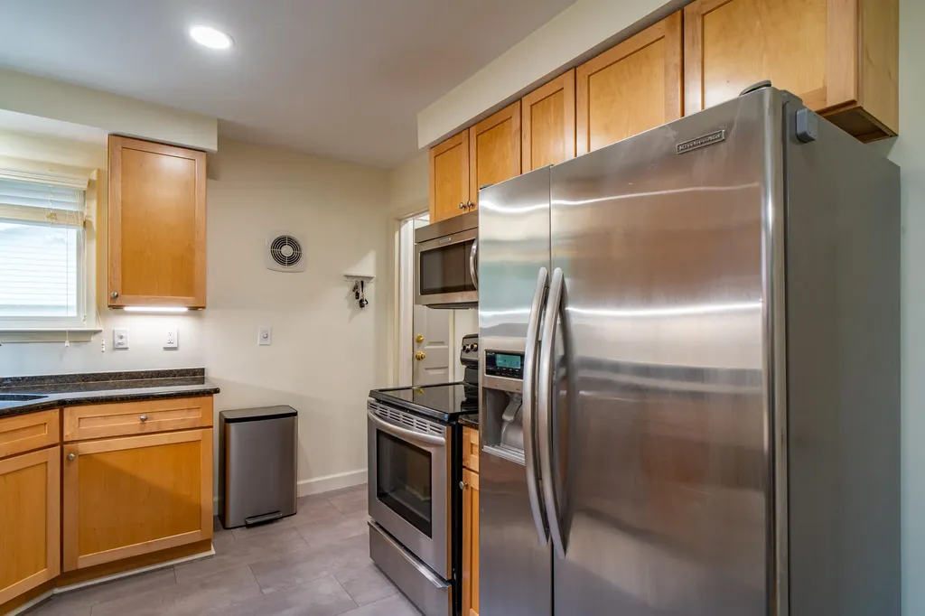 24024 Colchester Drive Farmington Hills City MI 48336