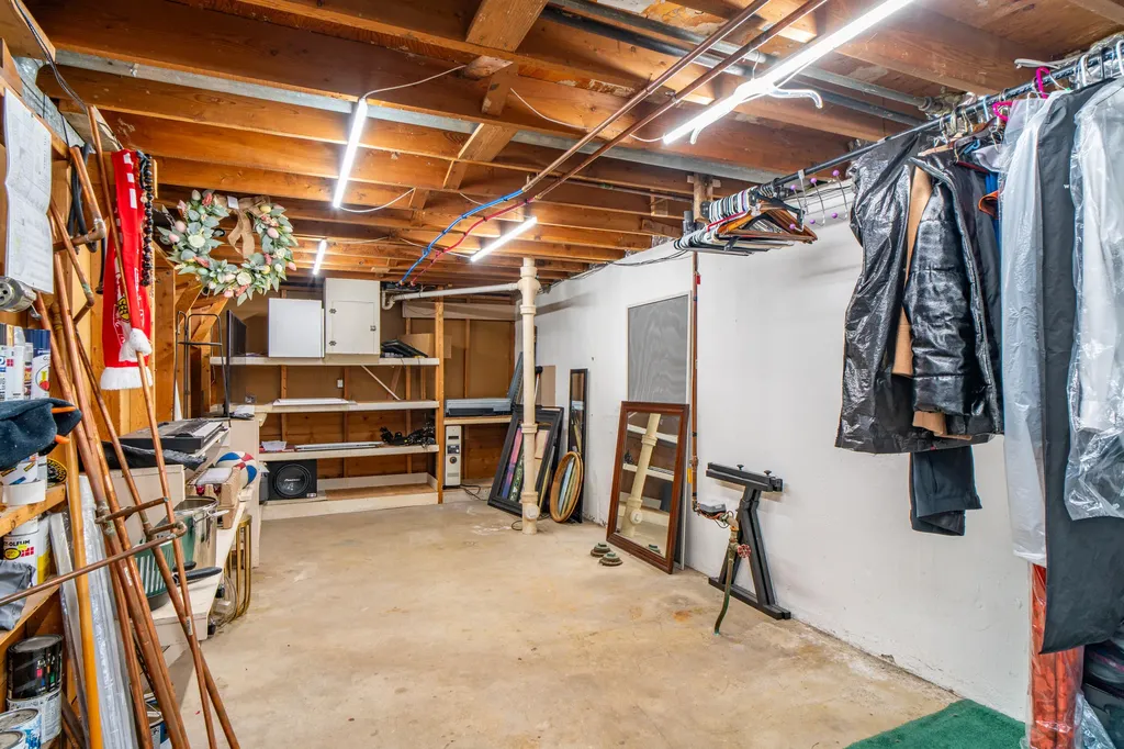 24024 Colchester Drive Farmington Hills City MI 48336