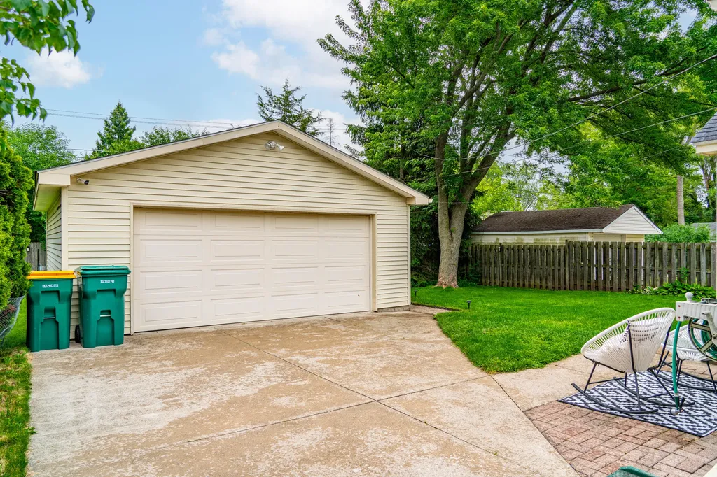 24024 Colchester Drive Farmington Hills City MI 48336