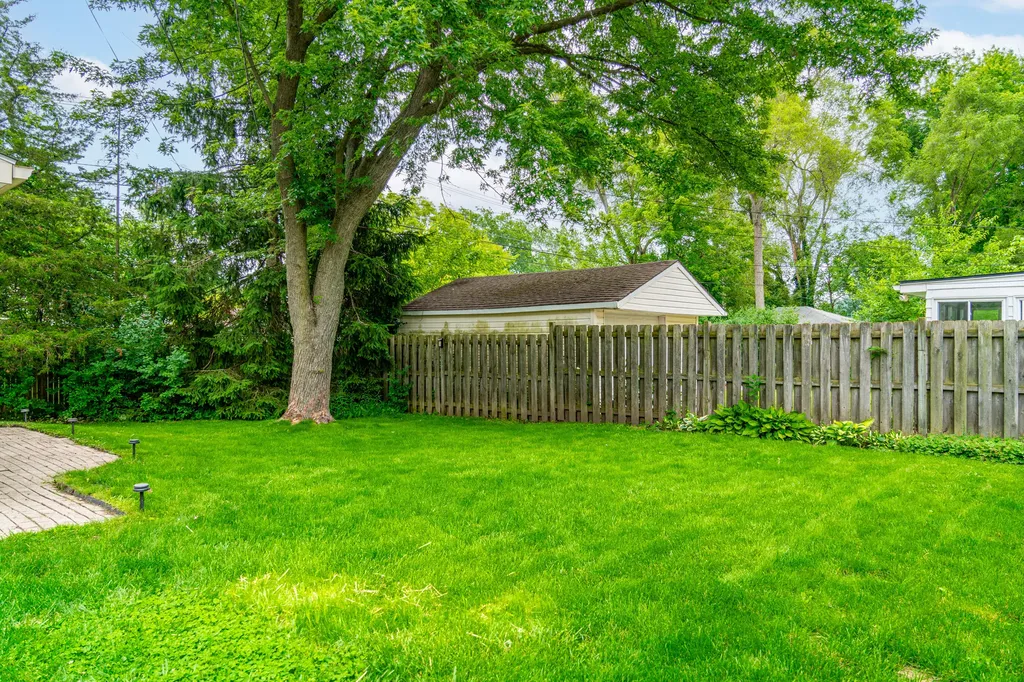 24024 Colchester Drive Farmington Hills City MI 48336