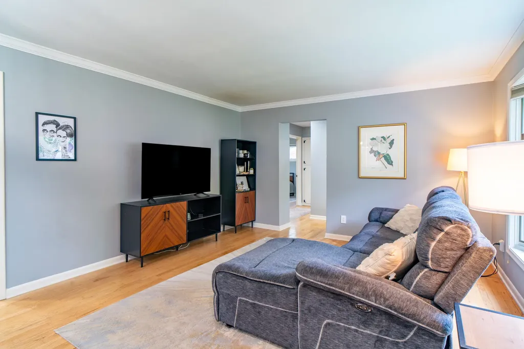 24024 Colchester Drive Farmington Hills City MI 48336