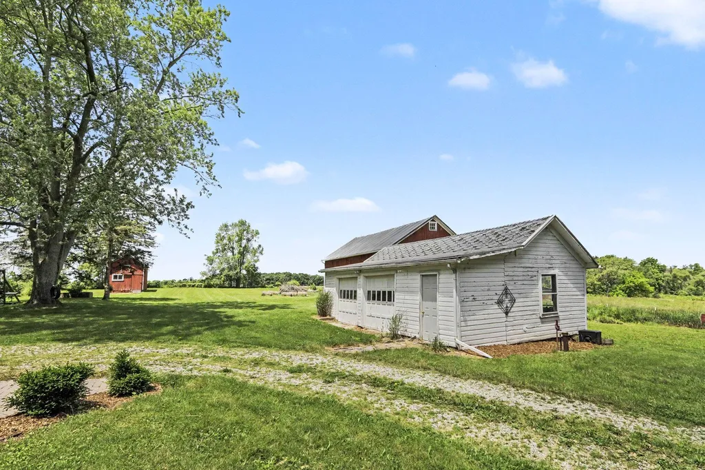 2663 N Harris Road Superior Charter Township MI 48198