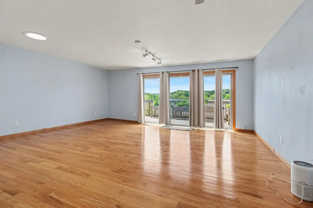 761 Skynob Drive Ann Arbor City MI 48105