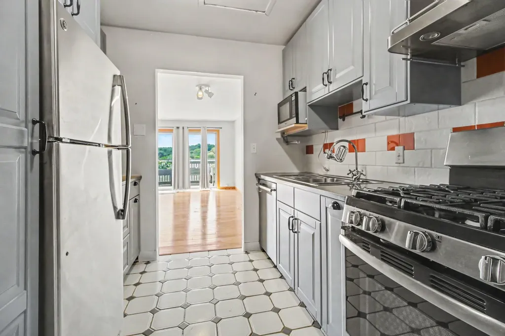 761 Skynob Drive Ann Arbor City MI 48105