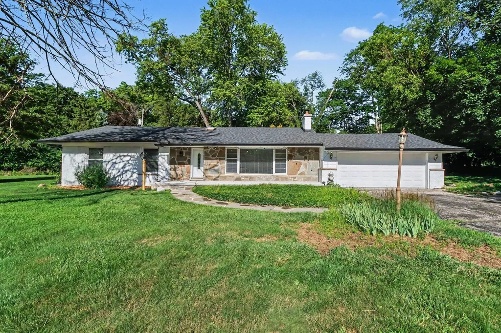 24900 N Cromwell Drive Franklin Village MI 48025