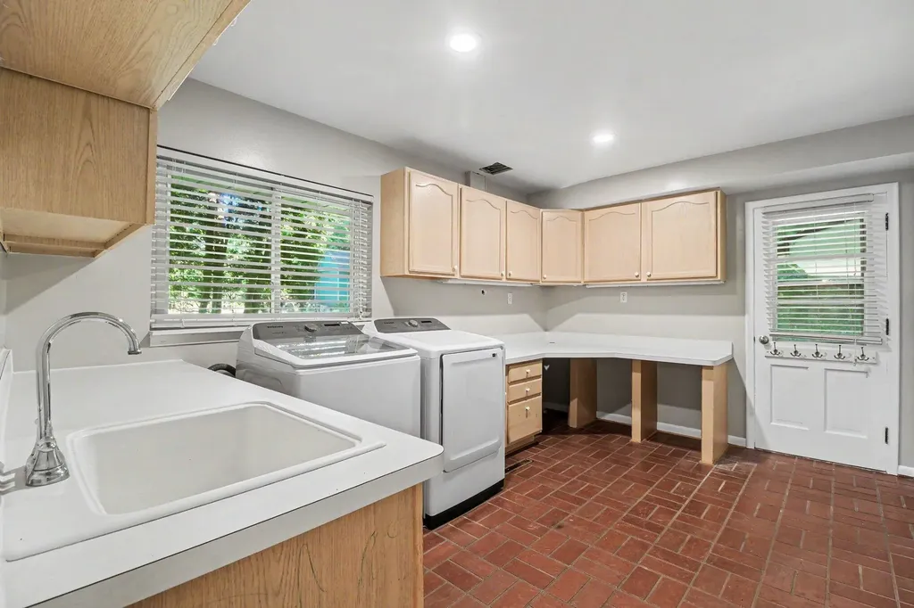 24900 N Cromwell Drive Franklin Village MI 48025