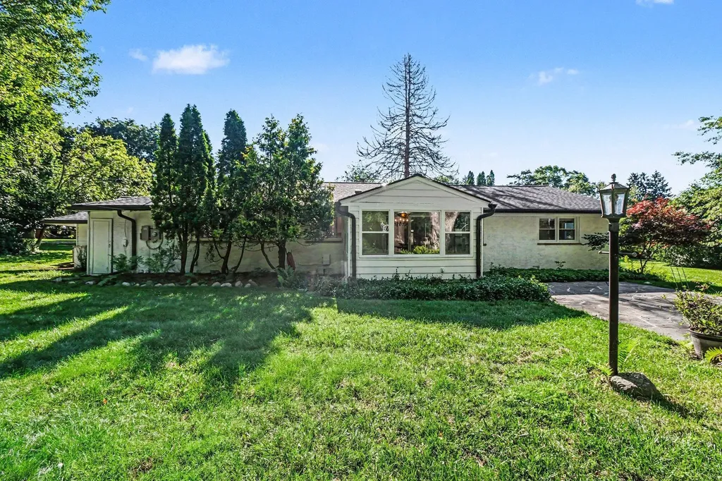 24900 N Cromwell Drive Franklin Village MI 48025