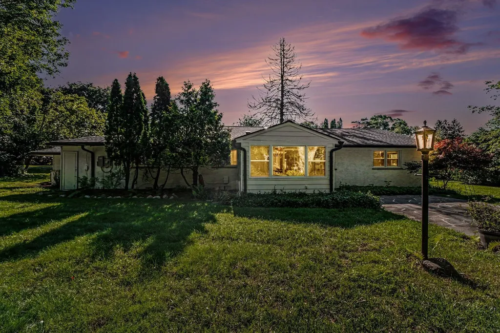 24900 N Cromwell Drive Franklin Village MI 48025