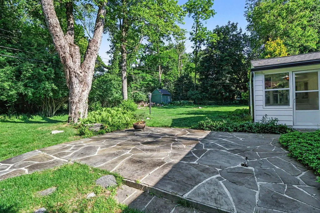 24900 N Cromwell Drive Franklin Village MI 48025