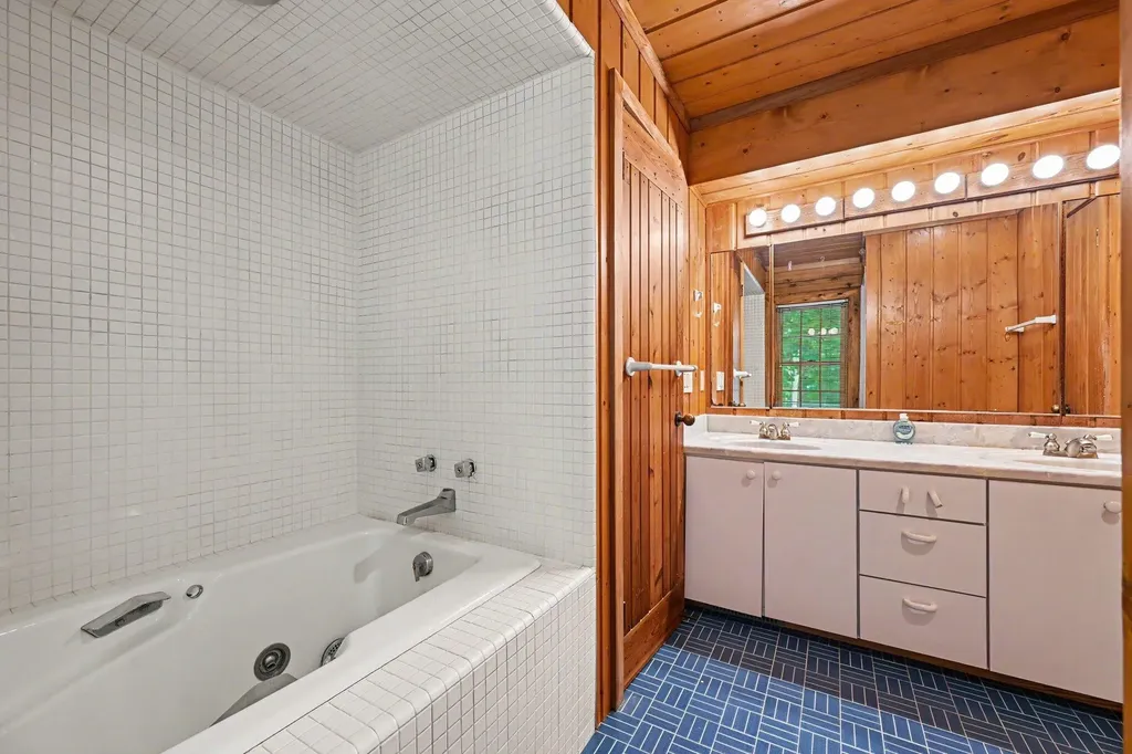 4410 Earhart Road Ann Arbor Charter Township MI 48105