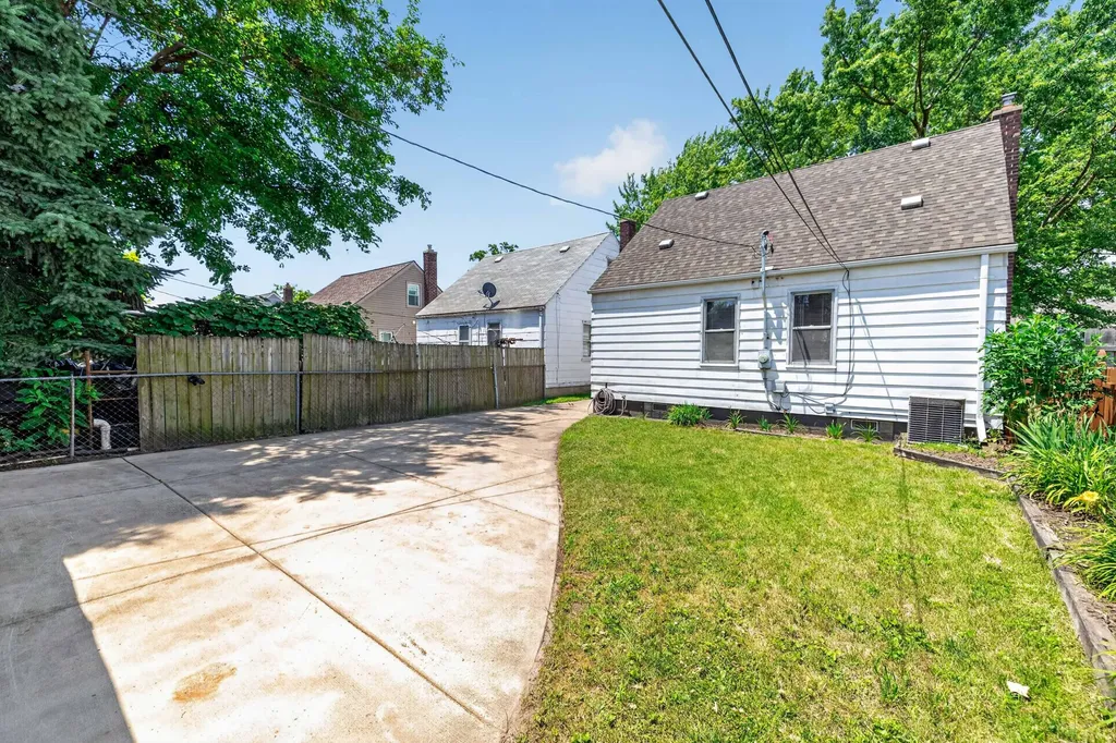18260 Harman Street Melvindale City MI 48122