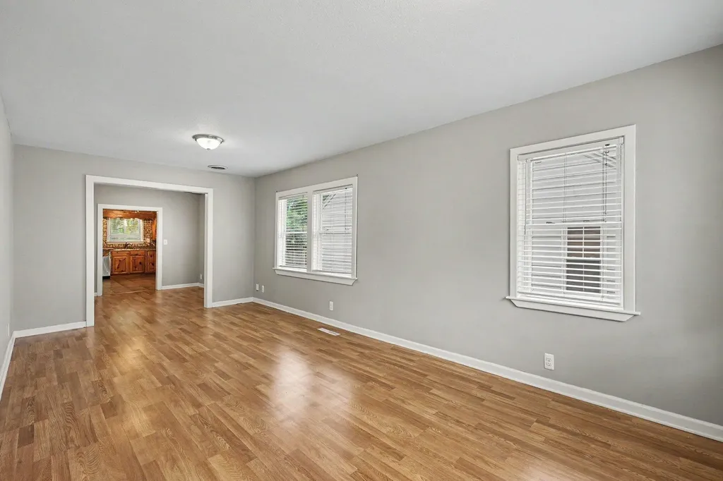 536 E Oakridge Street Ferndale City MI 48220