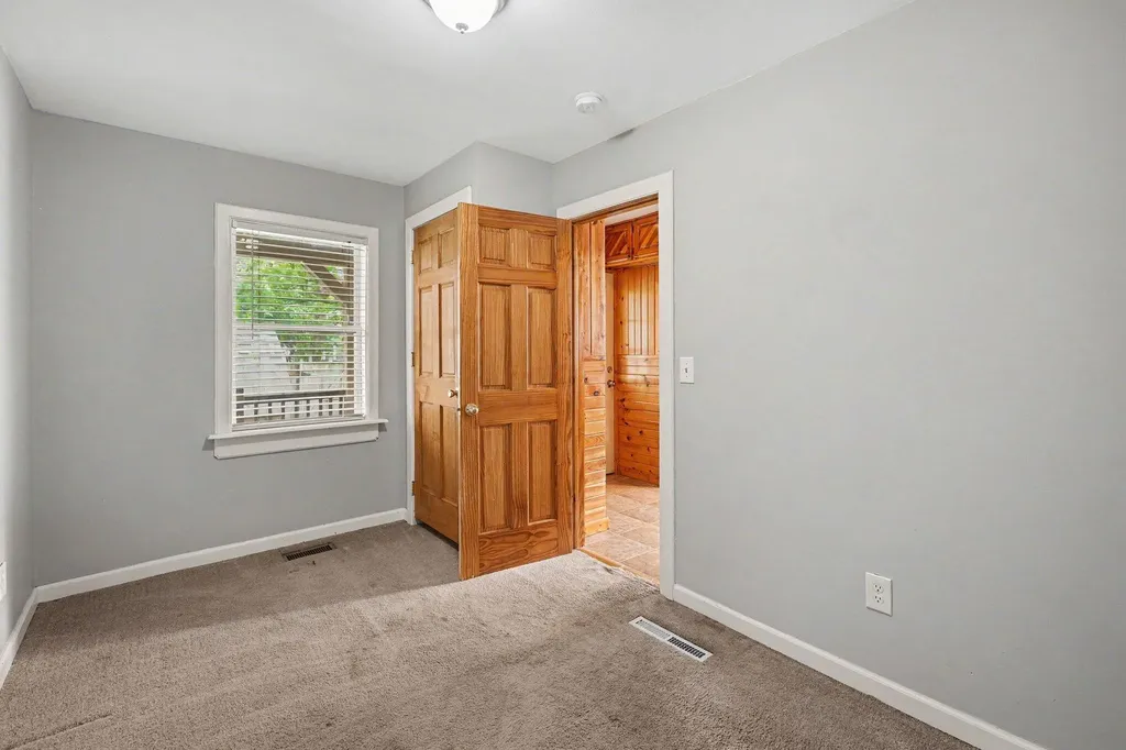 536 E Oakridge Street Ferndale City MI 48220