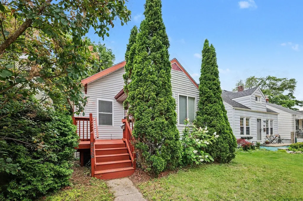 536 E Oakridge Street Ferndale City MI 48220