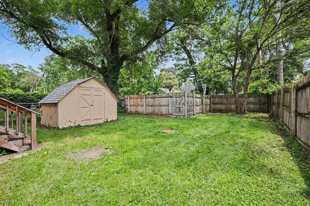 536 E Oakridge Street Ferndale City MI 48220