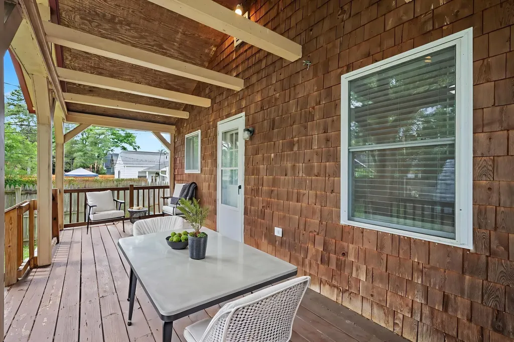 536 E Oakridge Street Ferndale City MI 48220